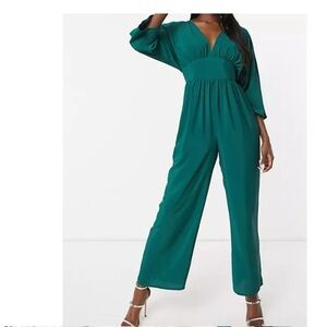 ASOS Design~NWOT~Green~Chiffon~Jumpsuit~Plunging Neckline~Wide Leg~Size 10 Tall